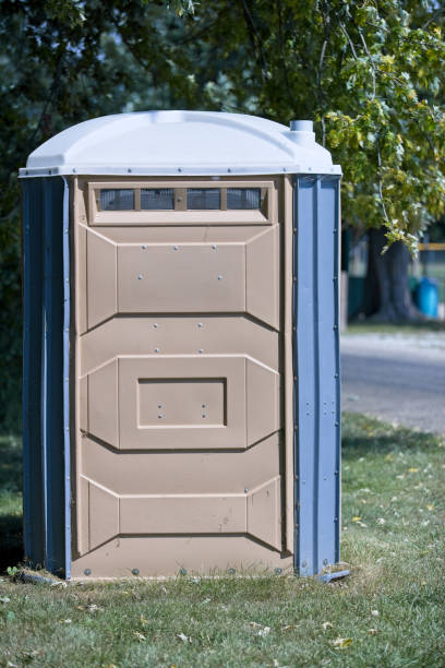 Best Porta potty rental near me  in Maple Lake, MN
